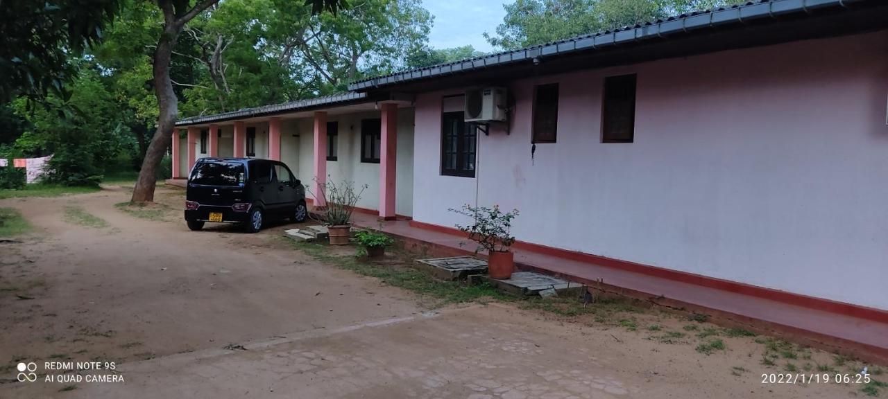 Isuruma Rest Kataragama Ngoại thất bức ảnh